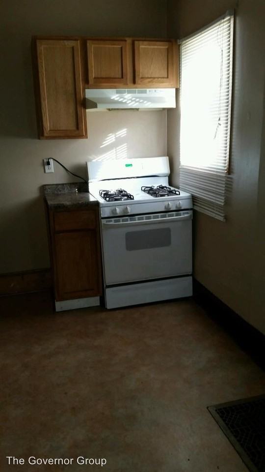 1127 21st St - Photo 3 of 10