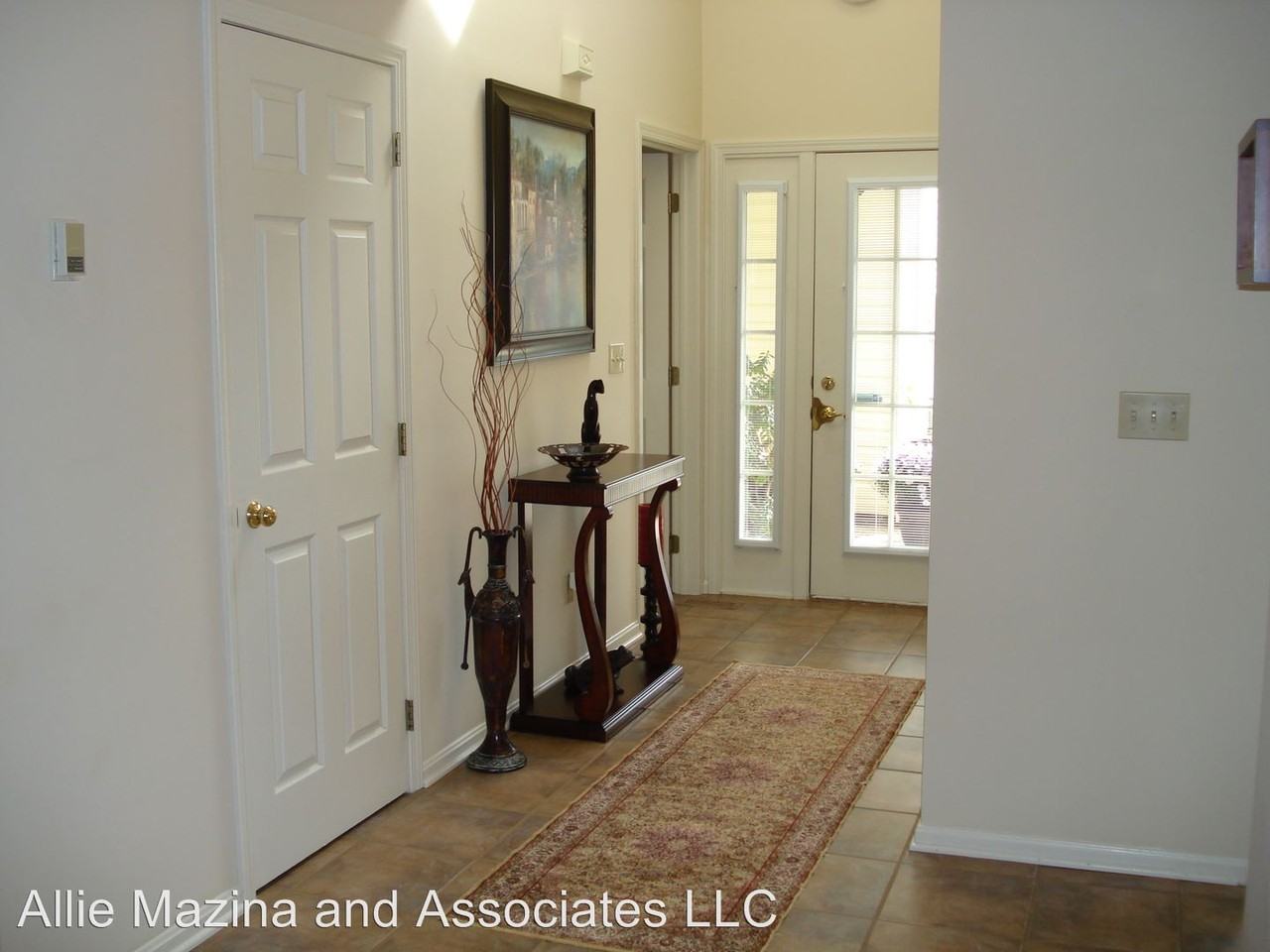 1835 Hickory Ln - Photo 3 of 15