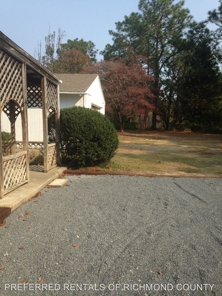 211 Rosedale Ln - Photo 3 of 17