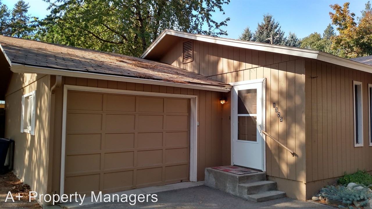 1325 E Syringa Dr