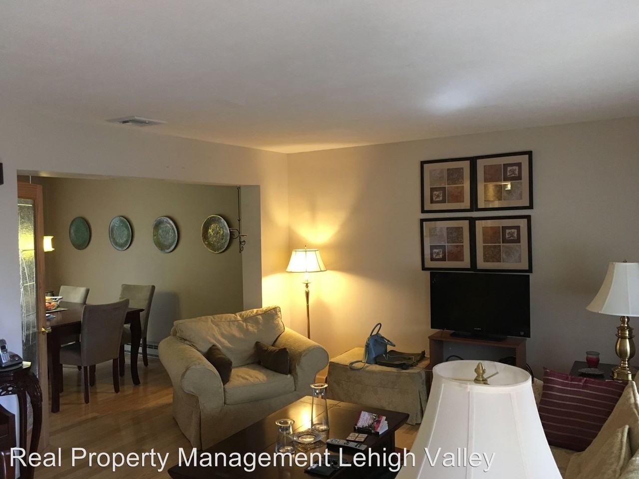 7340 W Hillcrest Ln - Photo 2 of 12