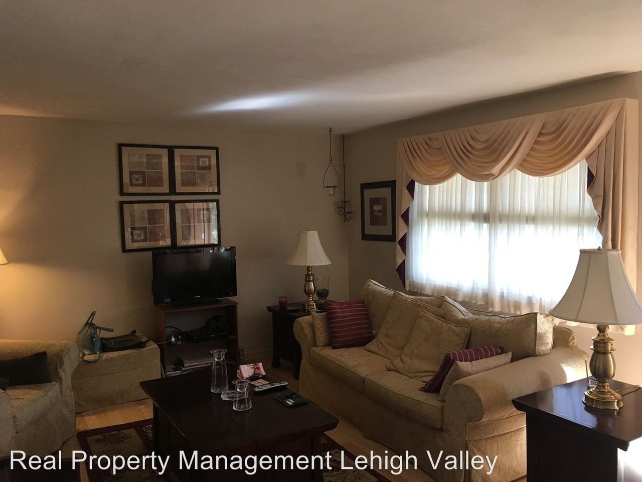 7340 W Hillcrest Ln - Photo 3 of 12