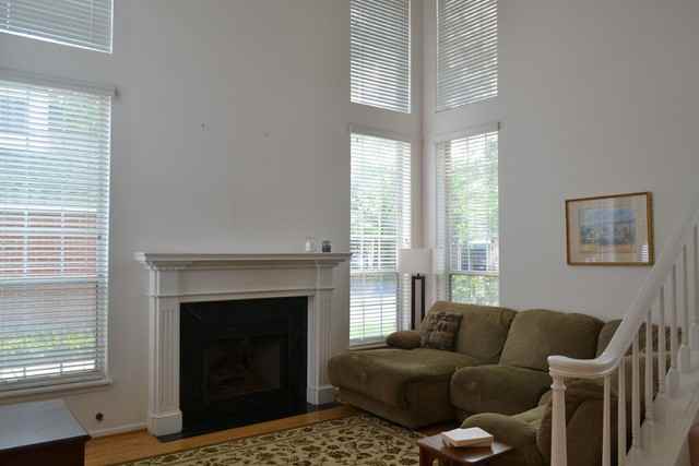 111 Woodbury Ln - Photo 3 of 23