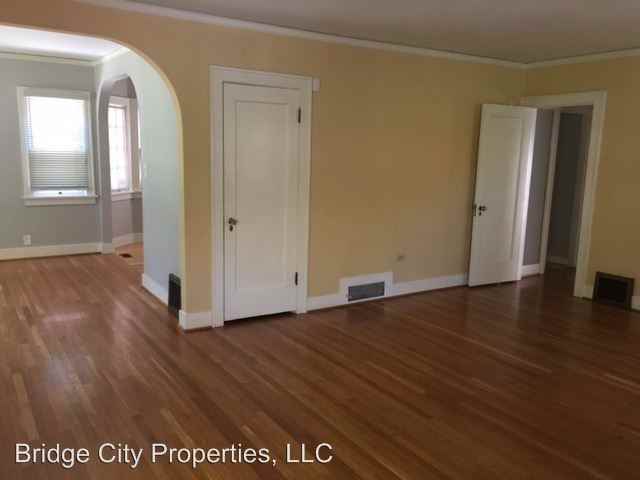 944 NE Hazelfern Pl - Photo 3 of 42