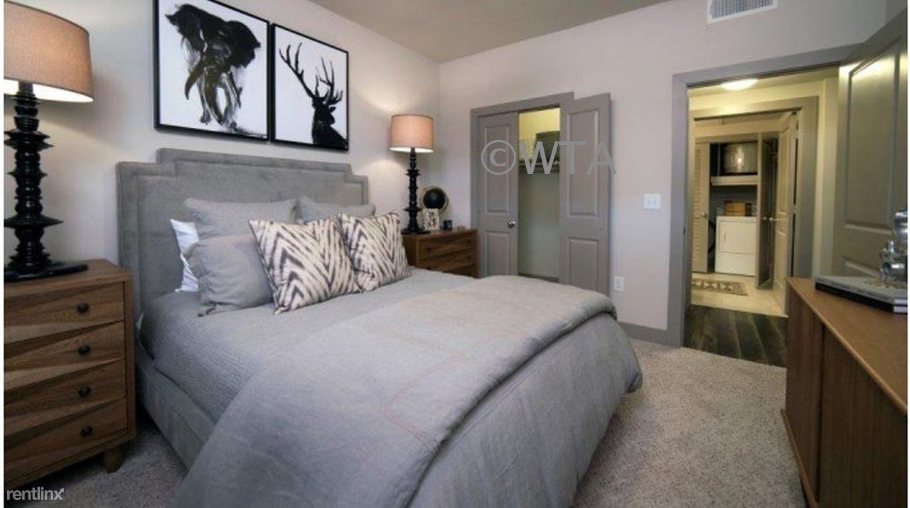 Vance Jackson and UTSA Boulevard Apartments in San Antonio, TX 78249