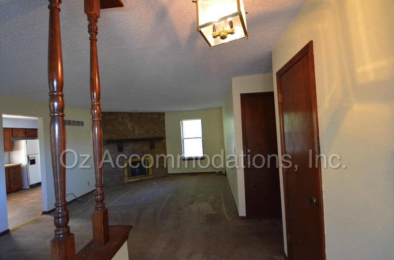 14120 S Raintree Dr - Photo 3 of 29