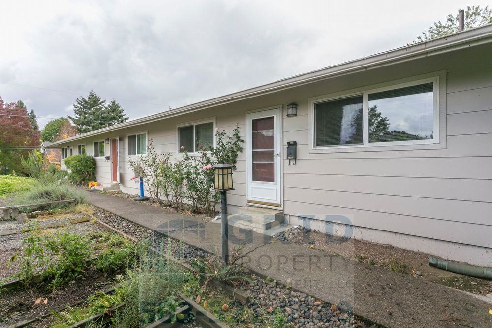 2824 SE Woodward St - Photo 3 of 21