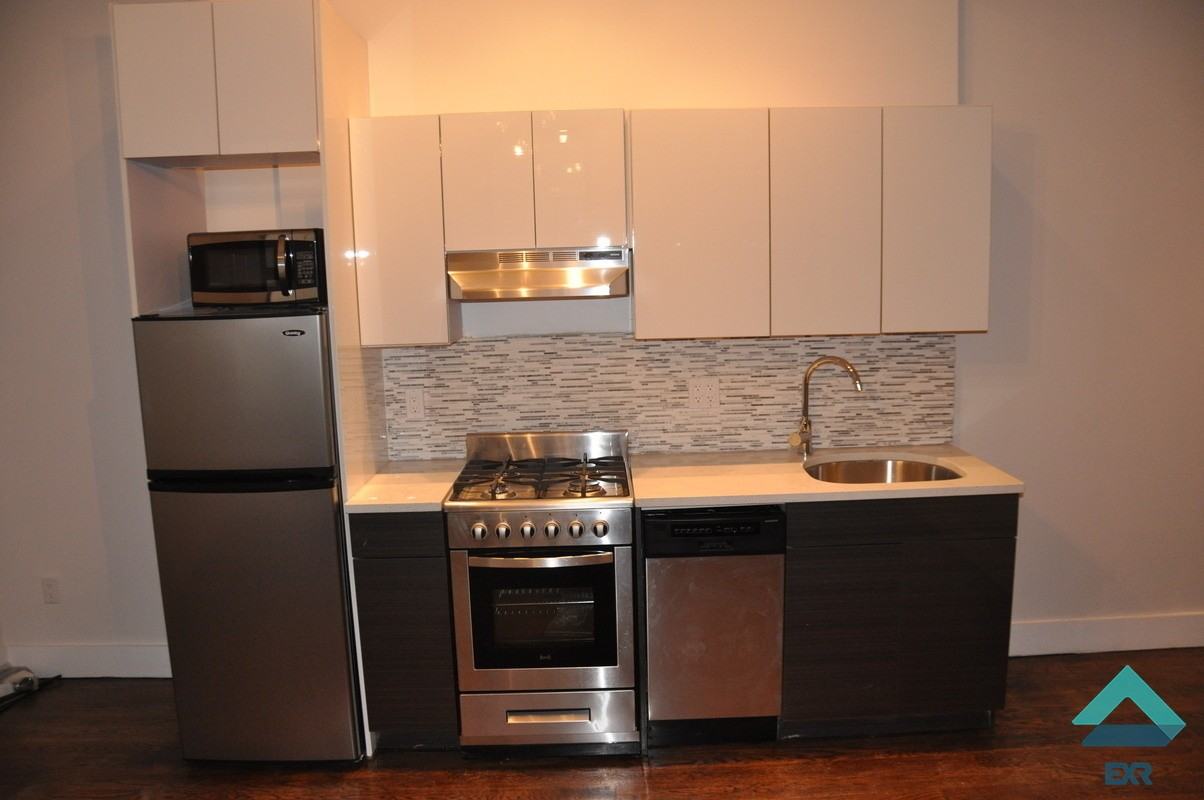 144 Woodruff Ave #2B