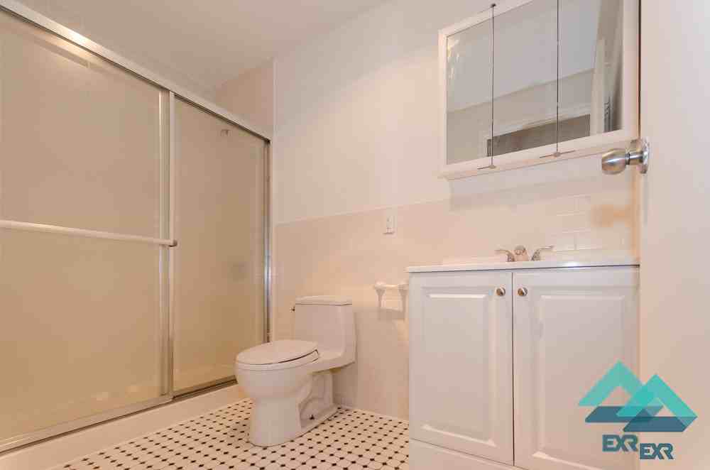 324 Melrose Ave #4A - Photo 3 of 9