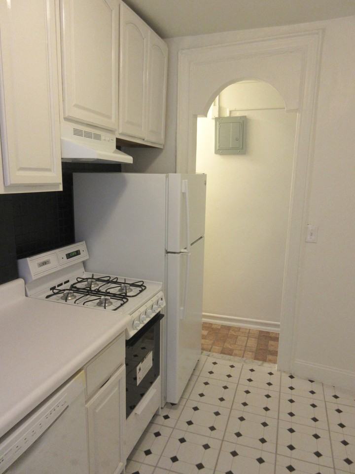 3157 Broadway - Photo 2 of 9