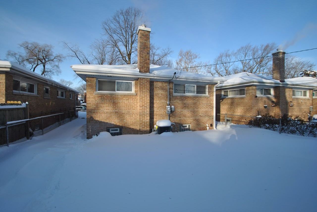 137 Linden Ave - Photo 2 of 9