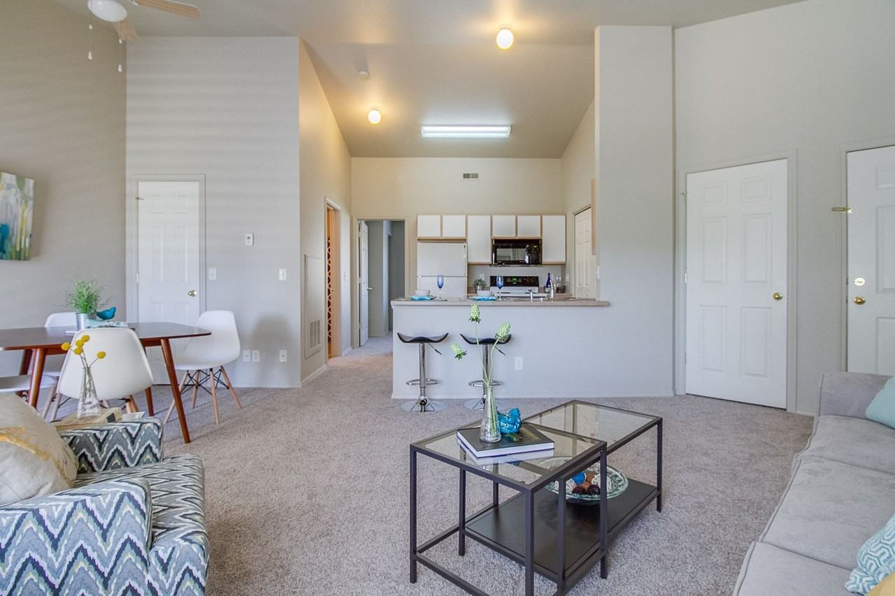 685 E Holly Street - Photo 3 of 24