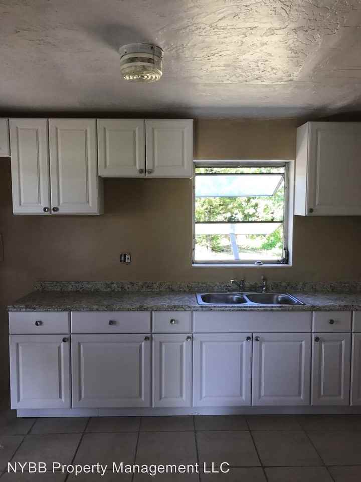 1311 11th Ct - Photo 3 of 18