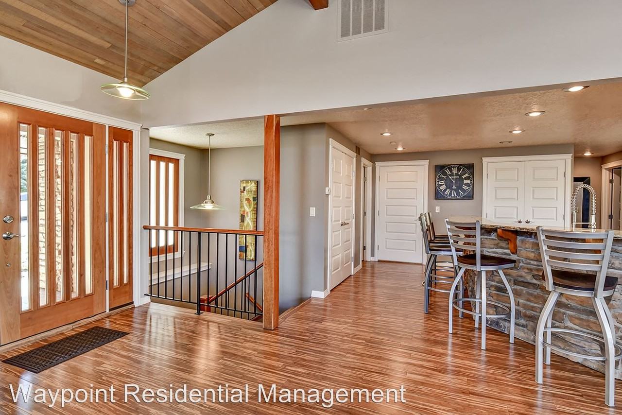 110 Hearthstone Dr - Photo 2 of 30