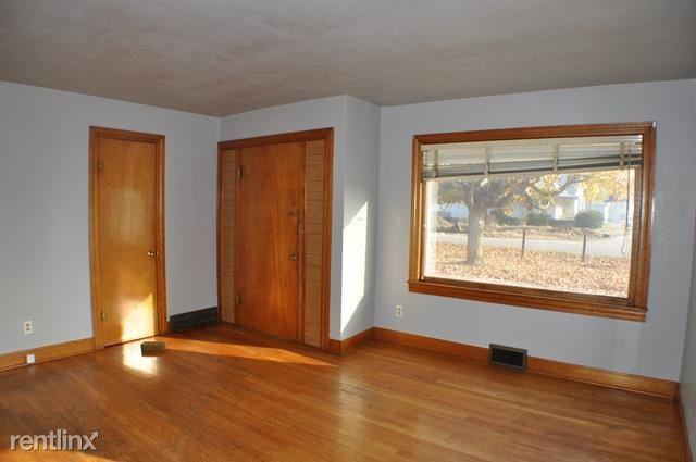 414 Woodlawn St - Photo 3 of 23