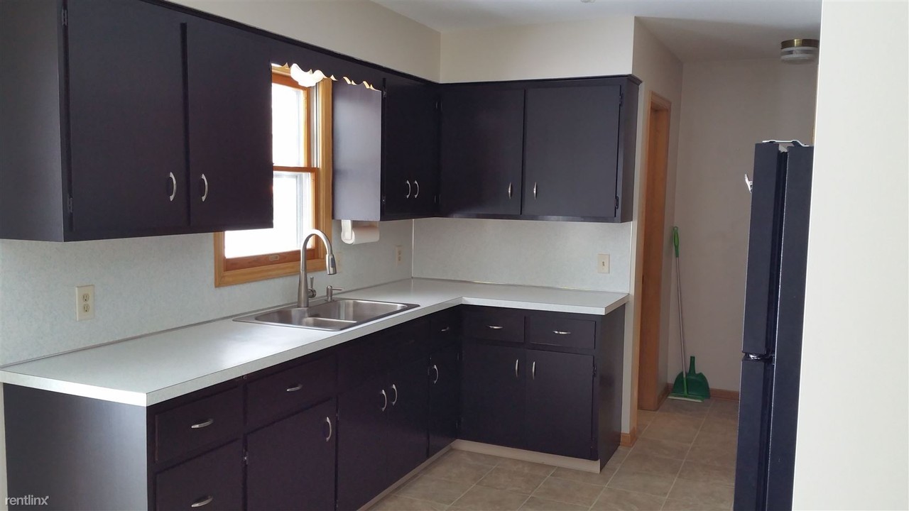 3885 41st St SW - Photo 2 of 9