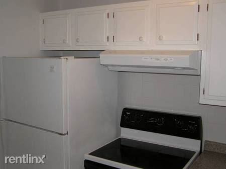 687 Grove St - Photo 3 of 6