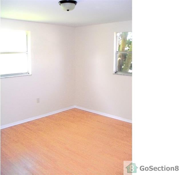 39344 6th Ave - Photo 3 of 5