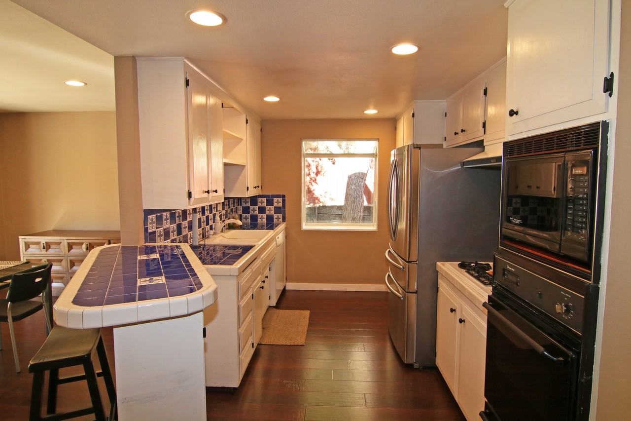 983 Northwestern Dr - Photo 2 of 16