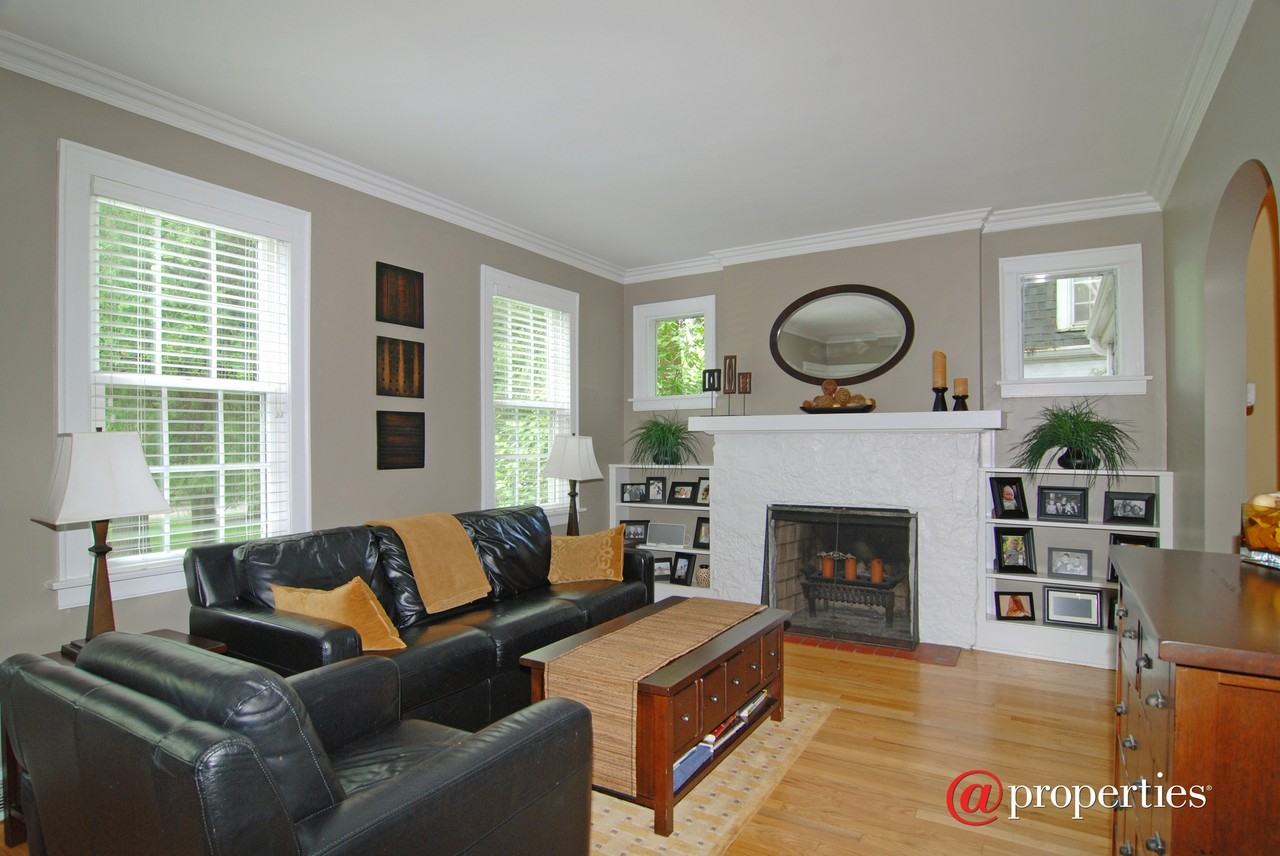 129 Thatcher Ave - Photo 2 of 11