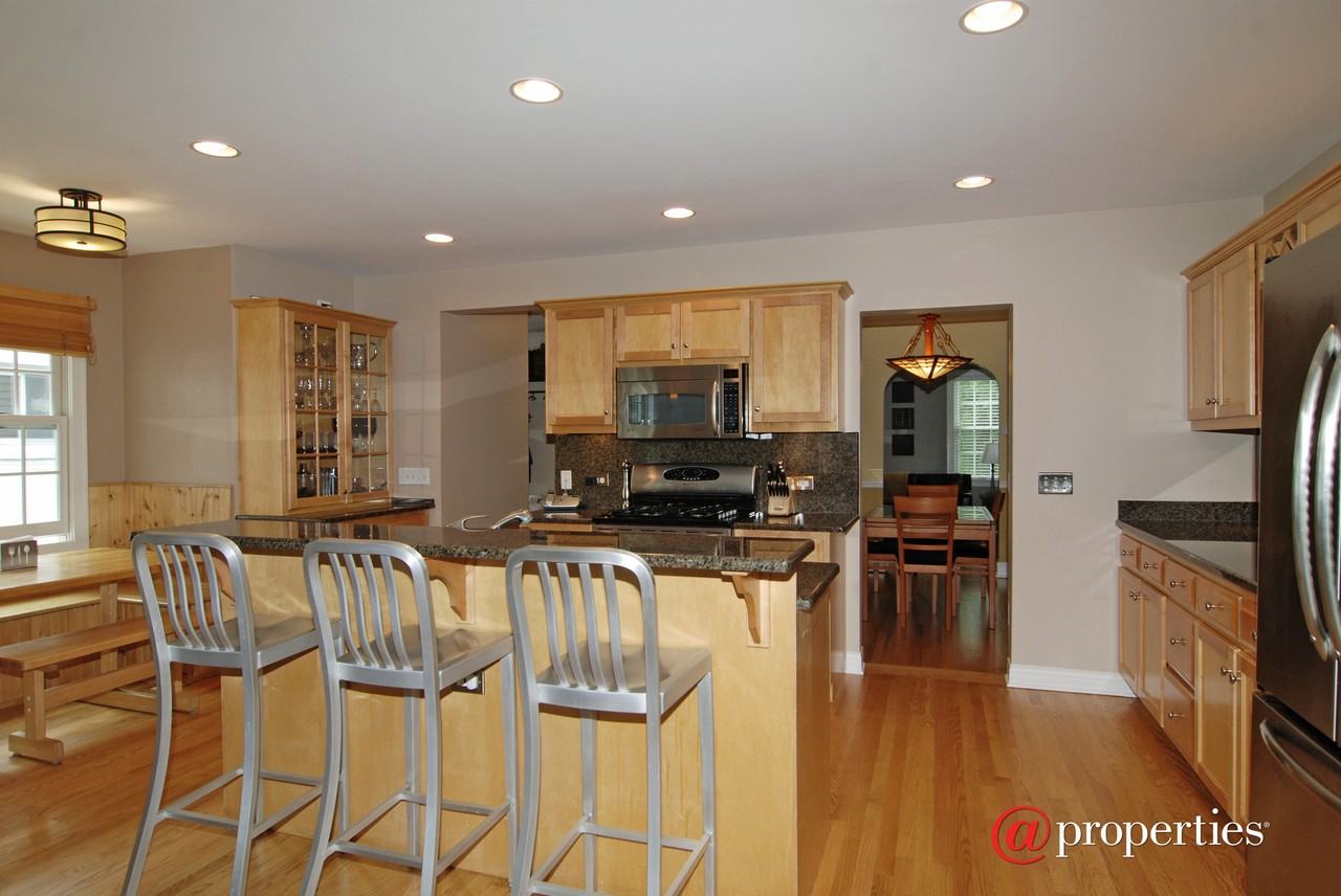 129 Thatcher Ave - Photo 3 of 11