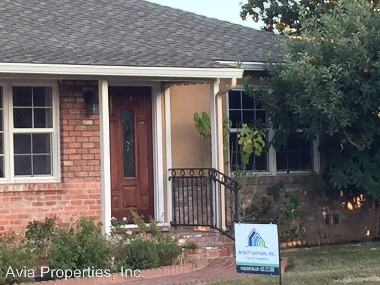 540 S Bayview Ave - Photo 2 of 18