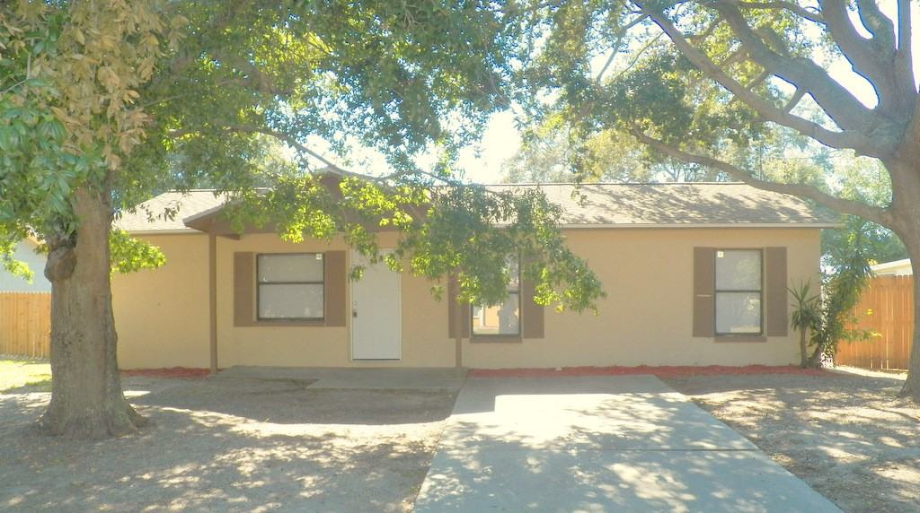 11666 126th Terrace N - Photo 2 of 12