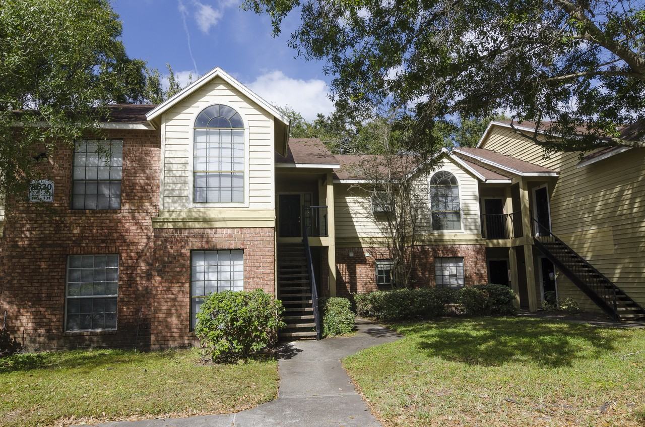 8630 Mallard Reserve Dr - Photo 2 of 17