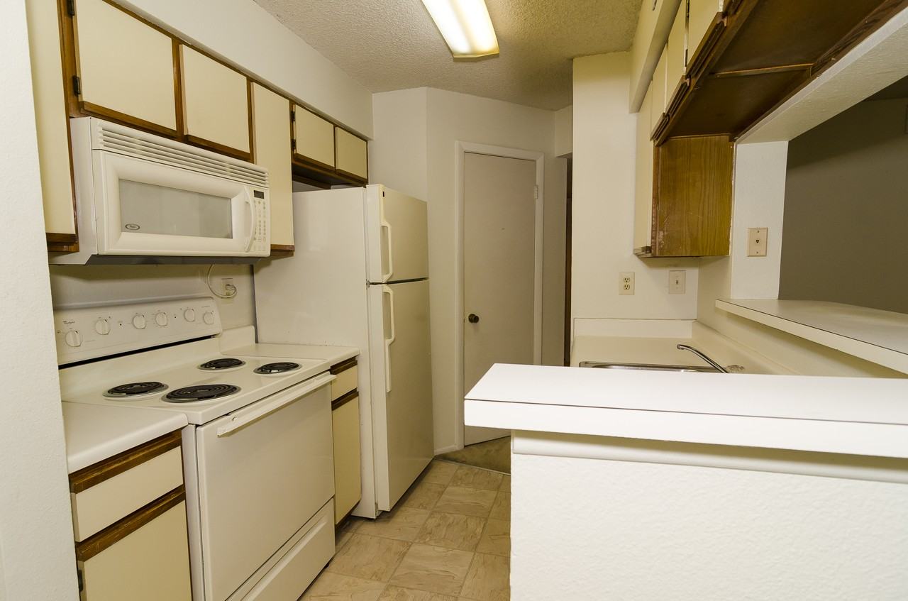 8630 Mallard Reserve Dr - Photo 3 of 17