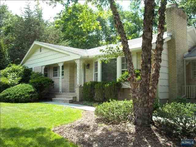 11 Arrowhead Dr - Photo 2 of 11