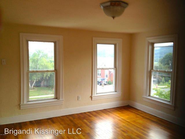 131 S Highland St - Photo 3 of 9