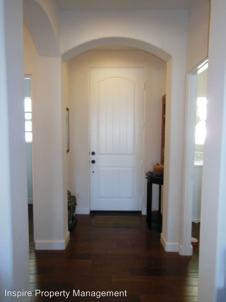 92284 Yucca Valley Rd - Photo 3 of 36