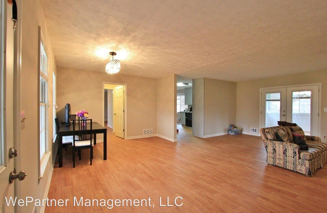 5240 Fremont Ct SW - Photo 3 of 23