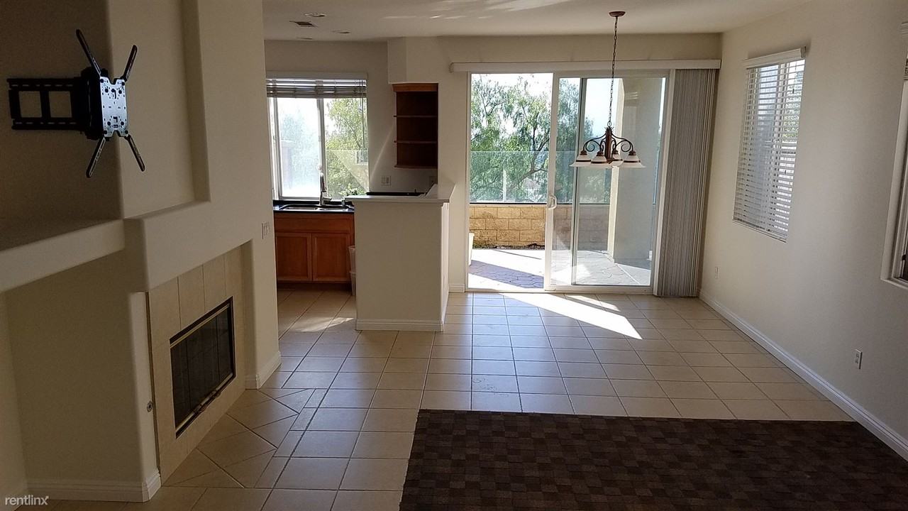 1368 Callectia Aquilla Norte - Photo 2 of 10