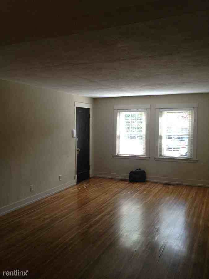 940 Amherst St - Photo 3 of 8