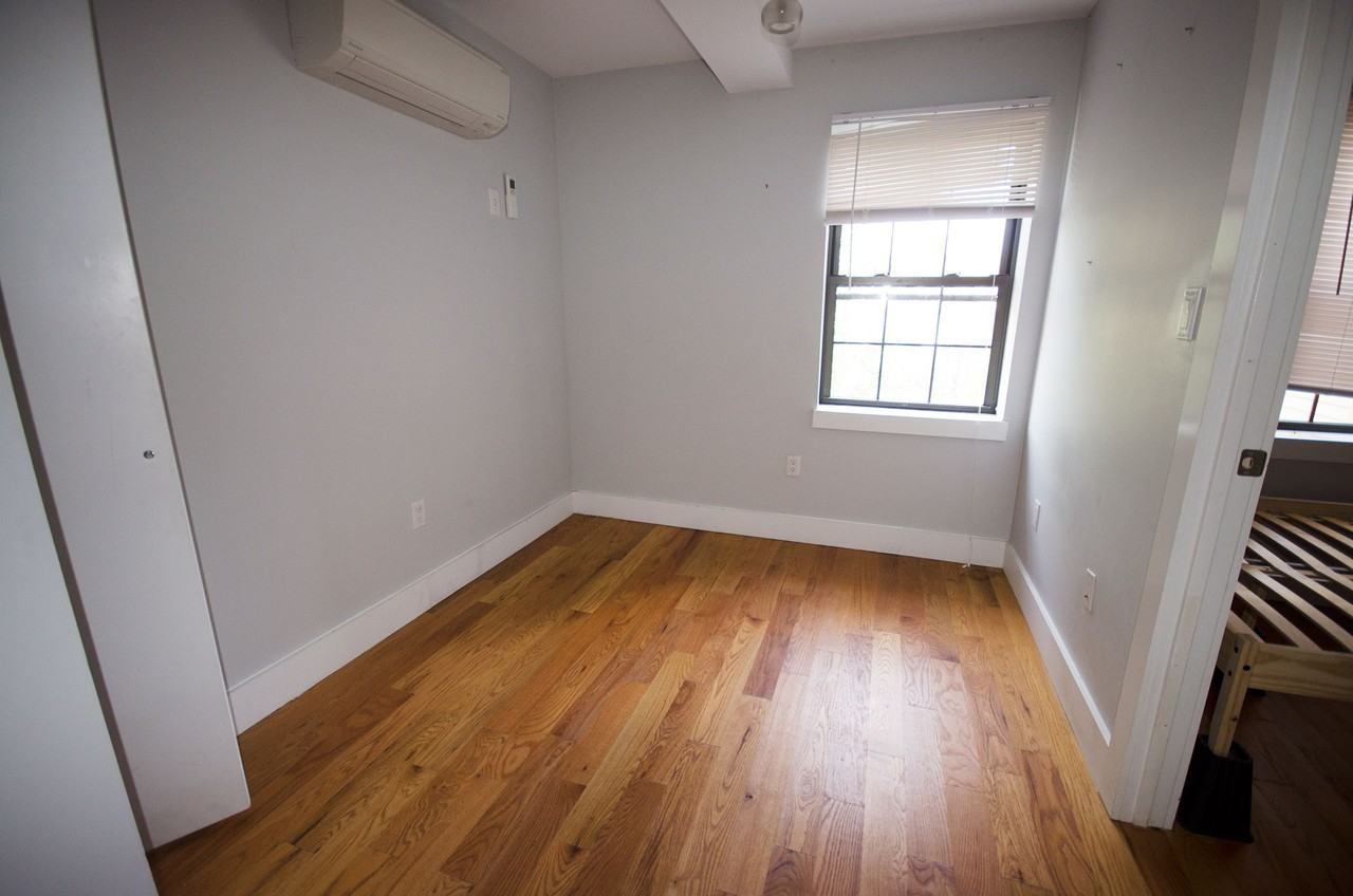 100 Starr #3b - Photo 3 of 6