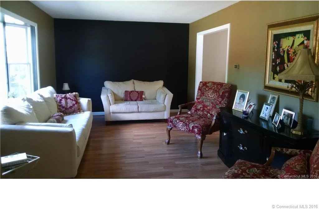 25 Lockwood St - Photo 3 of 25