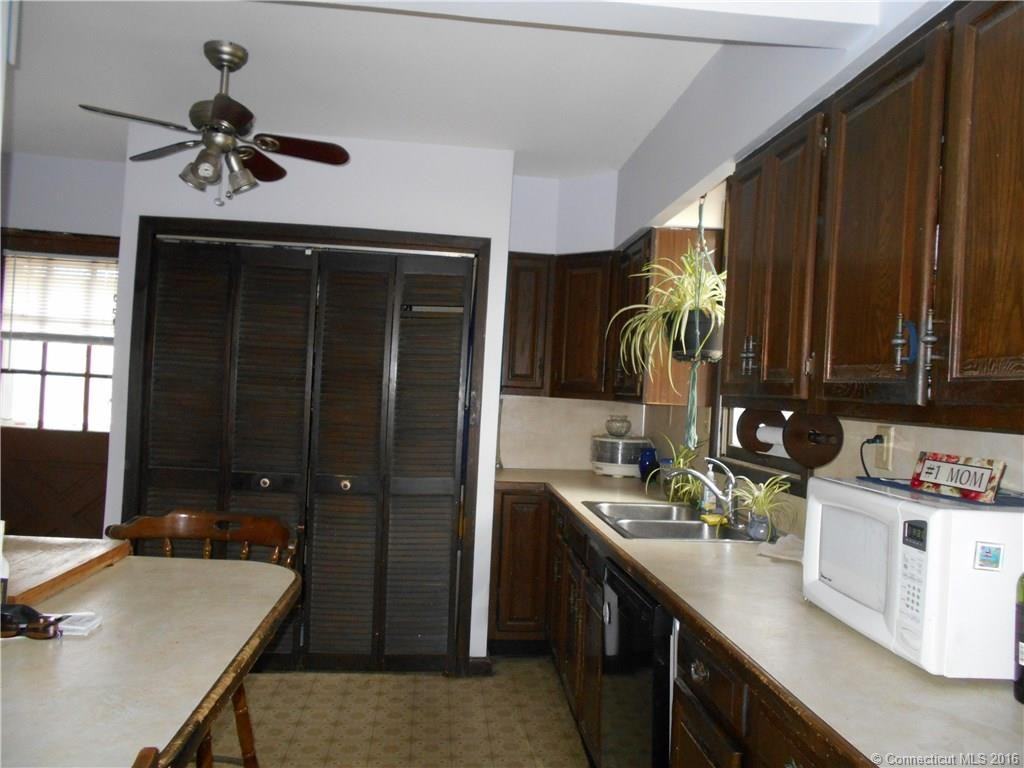 172 Mechanic St - Photo 2 of 27