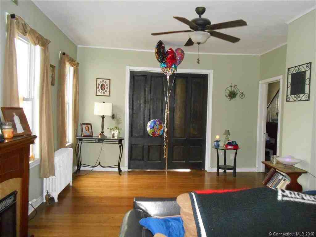 172 Mechanic St - Photo 3 of 27