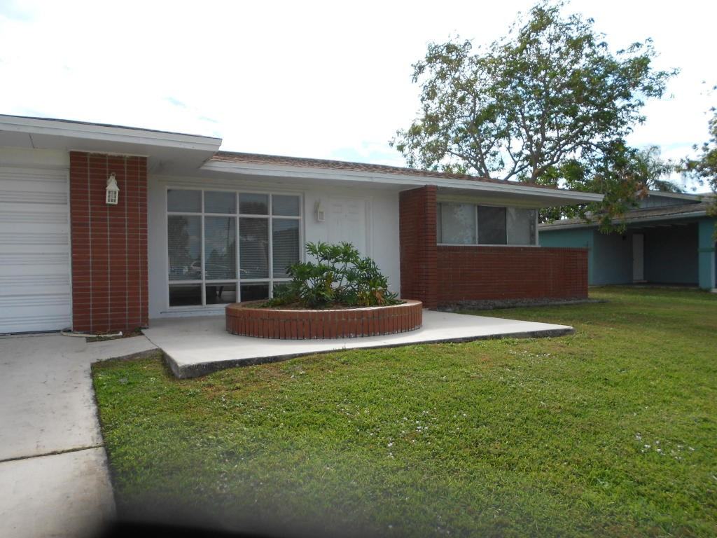 170 NE Floresta Dr - Photo 2 of 25