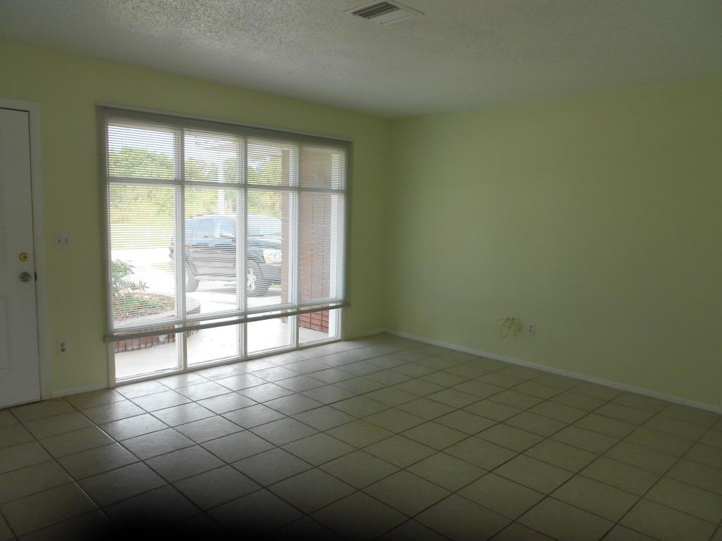 170 NE Floresta Dr - Photo 3 of 25