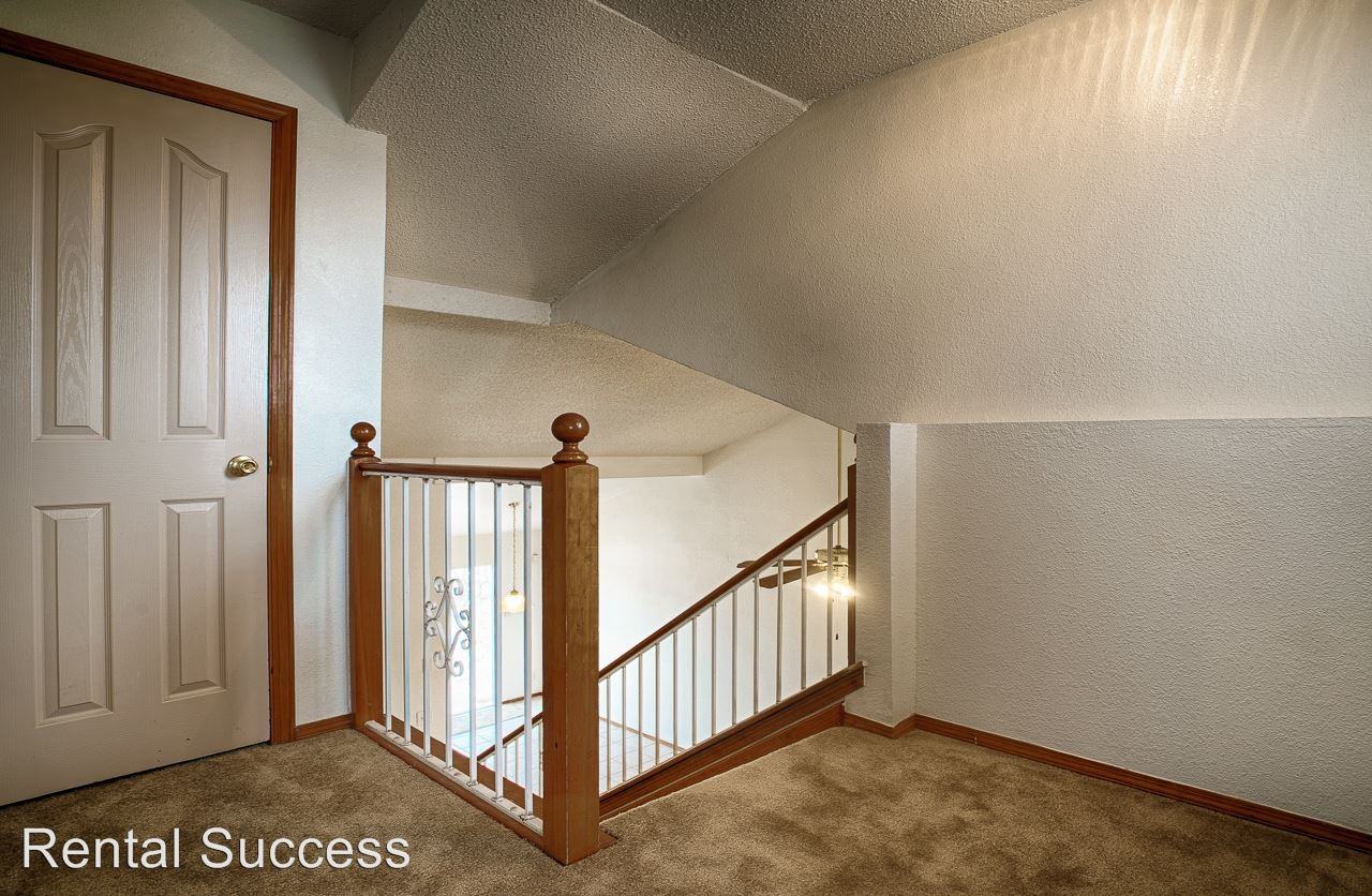1191 Valley Ridge Dr - Photo 2 of 24