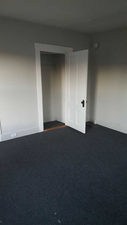 16 Winthrop Ct - Photo 3 of 8