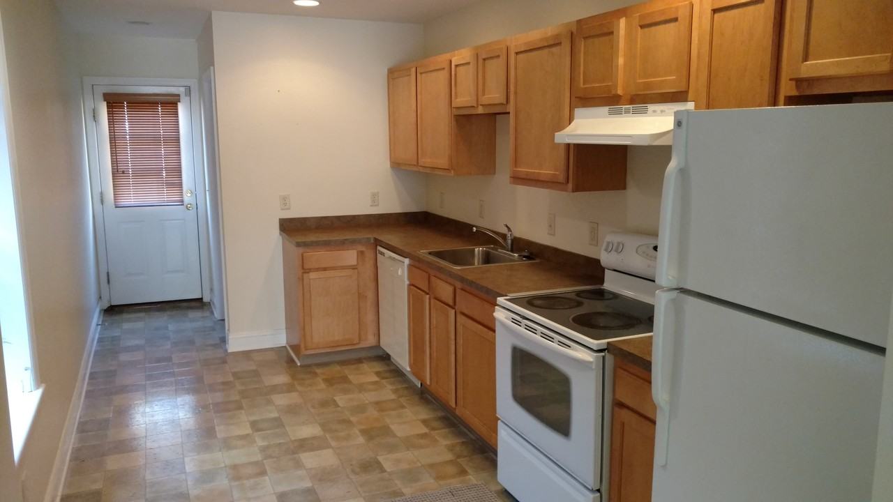 327 E 13th St - Photo 3 of 7