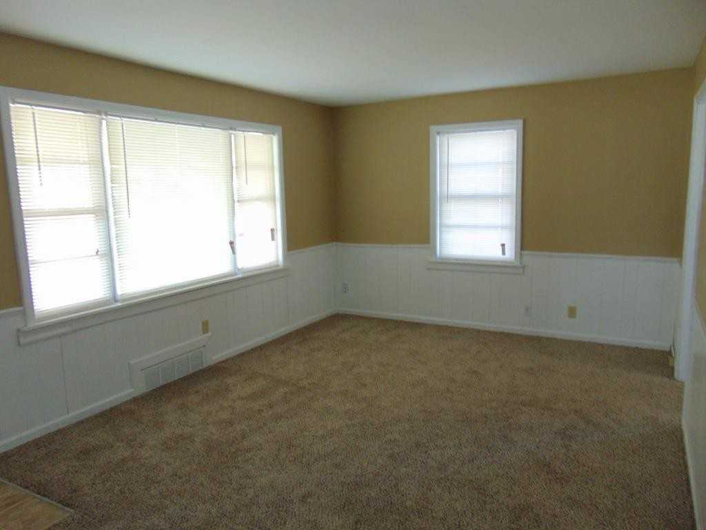 Lakeview Duplexes - Photo 2 of 19