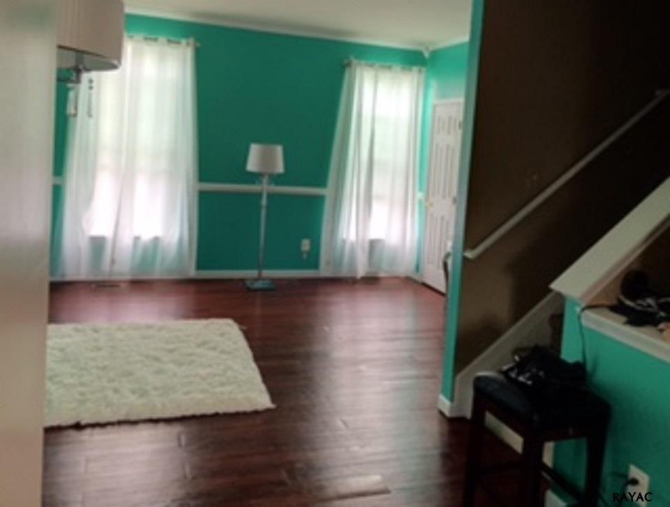 4096 Majestic Ct - Photo 3 of 7