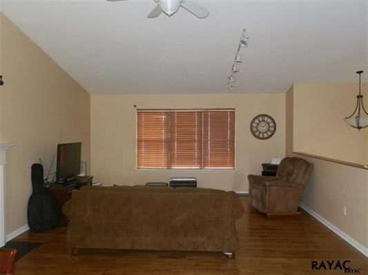 55 Abbey Dr - Photo 3 of 24
