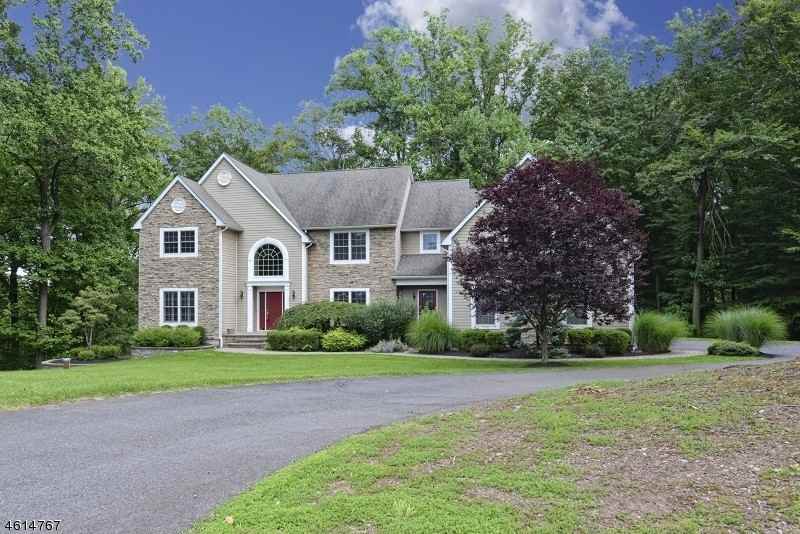 8 Deer Run Dr - Photo 2 of 25