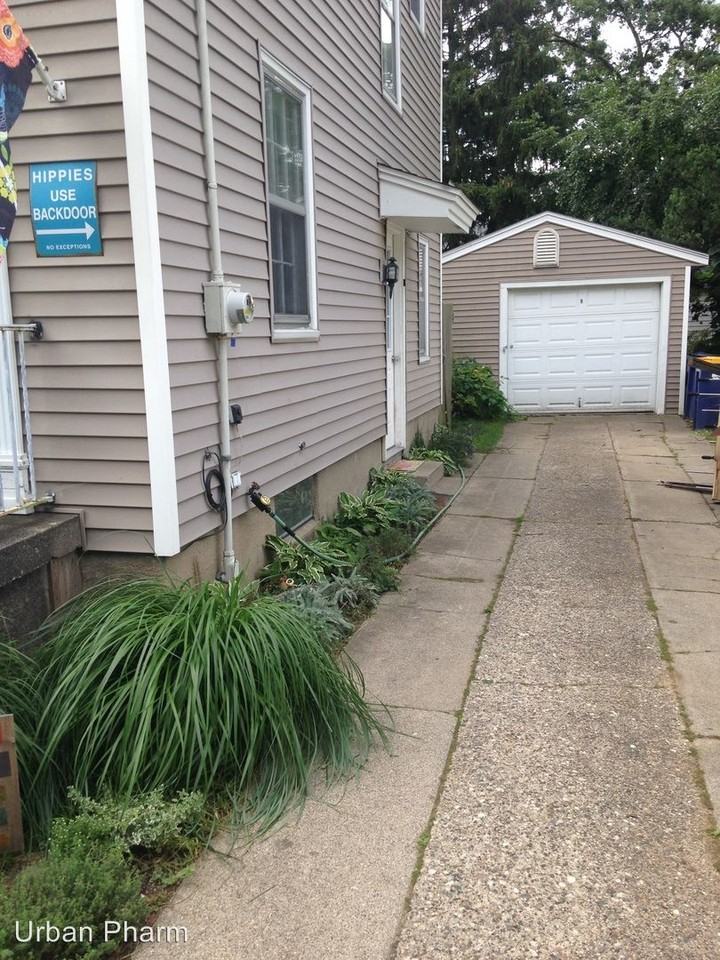 1010 Griswold St SE - Photo 2 of 20