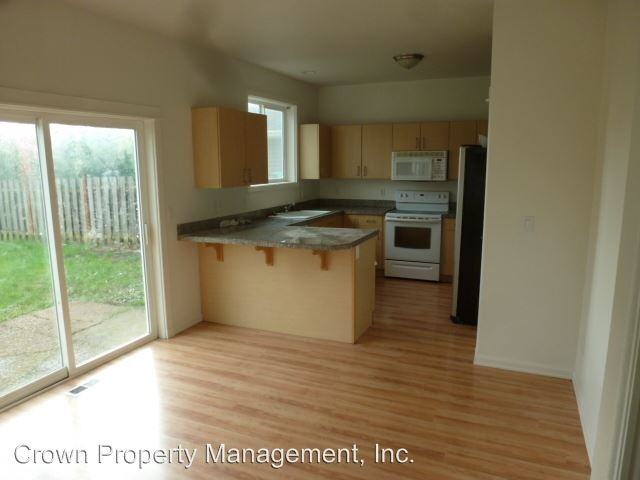 521 NW Blair Loop - Photo 3 of 11